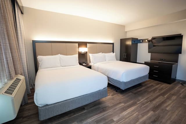 Holiday Inn Express Long Island City E New York by IHG-Standard Room, 2 Queen Beds, Accessible (Mobility)-3