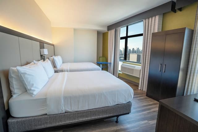 Holiday Inn Express Long Island City E New York by IHG-Standard Room, 2 Queen Beds, Accessible (Mobility Accessible)-5