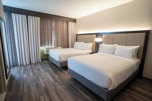 Holiday Inn Express Long Island City E New York by IHG-Standard Room, 2 Queen Beds, Accessible (Mobility)-4
