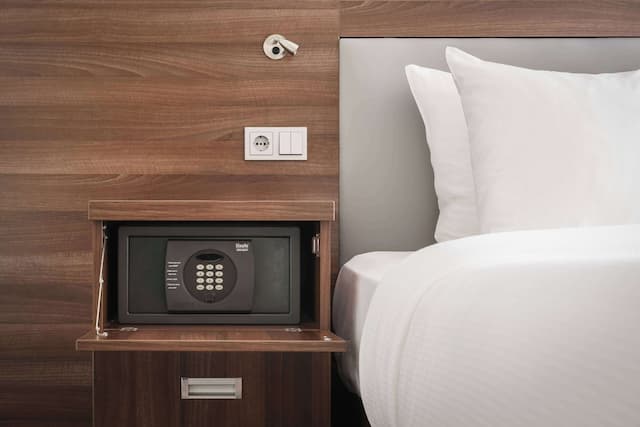 ハンプトン バイ ヒルトン アムステルダム センター イースト-ルーム クイーンベッド 1 台 禁煙-4