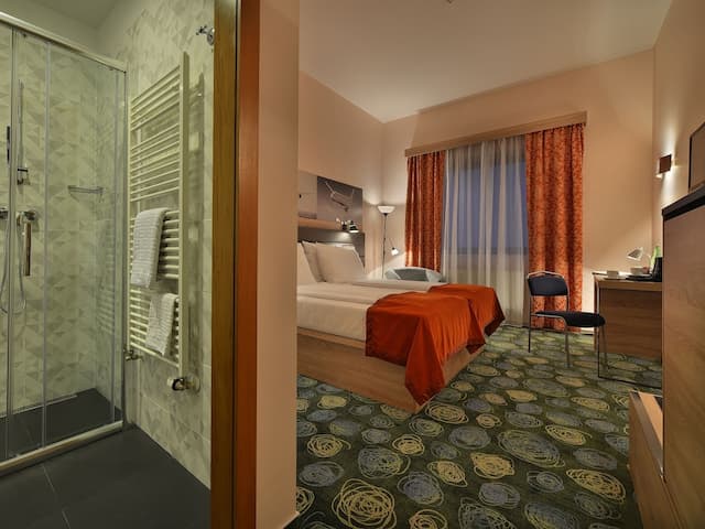 Ramada by Wyndham Airport Prague-客房, 无烟房 (Two Twin Beds)-2