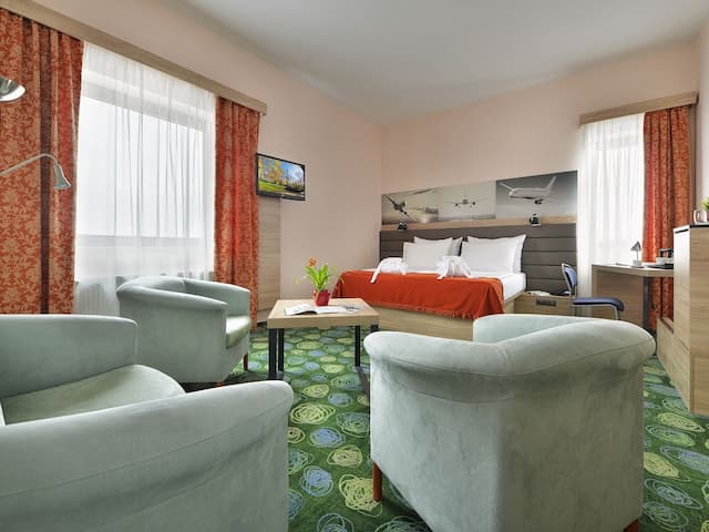 Ramada by Wyndham Airport Prague-小型套房, 1 张特大床, 无烟房-3