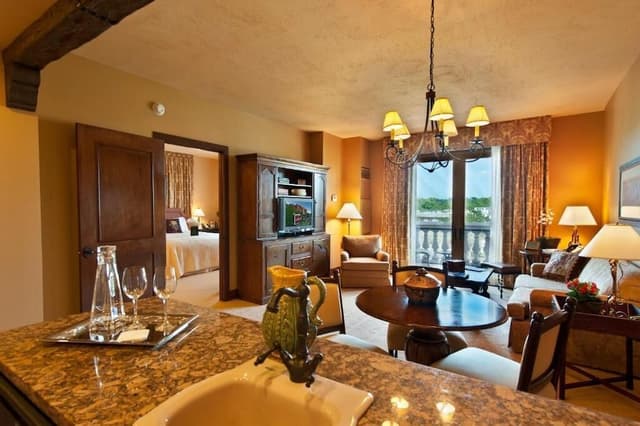 Hotel Granduca Houston-One Bedroom King Suite-8