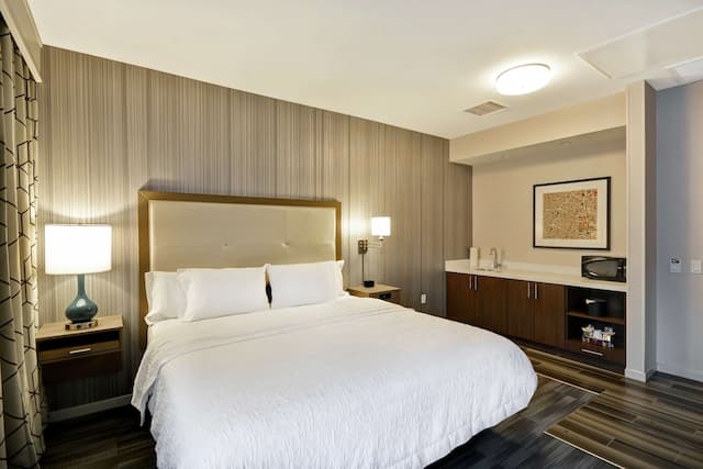 ハンプトン イン & スイーツ ロサンゼルス バーバンク エアポート-ルーム キングベッド 1 台 バリアフリー 禁煙-3