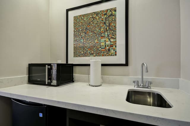 ハンプトン イン & スイーツ ロサンゼルス バーバンク エアポート-キングサイズベッド 1 台 ステューディオ スイート (禁煙)-4