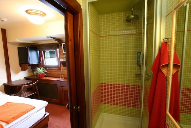 Boat Hotel Matylda-Standard Double Room, River View-4