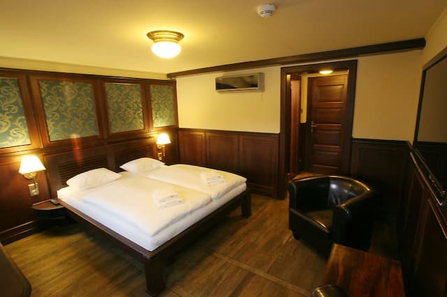 Boat Hotel Matylda-Executive Double Room-3