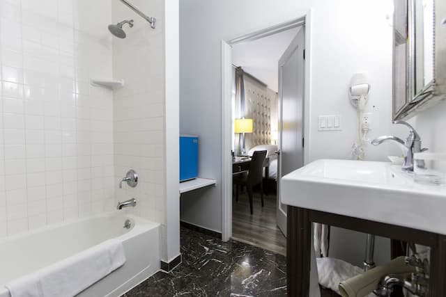 L.A. Sky Boutique Hotel-Superior Room, 1 King Bed-5