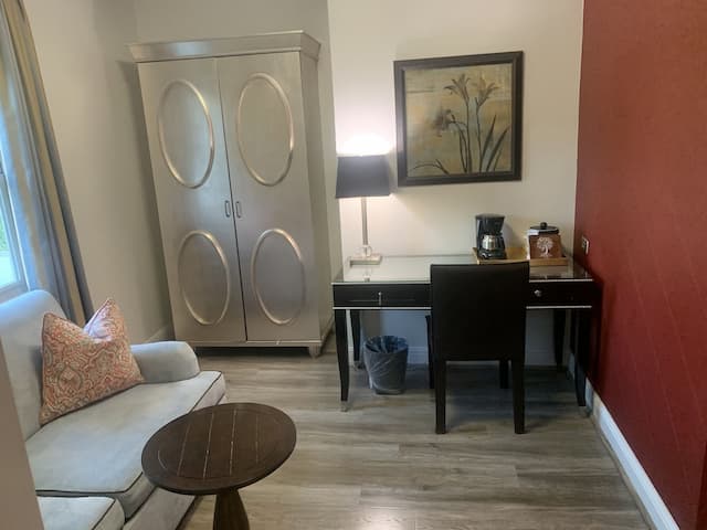 L.A. Sky Boutique Hotel-Deluxe Room, 1 King Bed-3