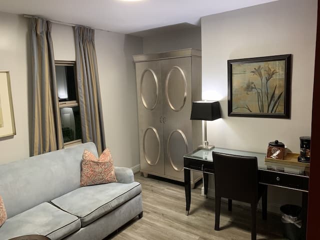 L.A. Sky Boutique Hotel-Deluxe Room, 1 King Bed-7