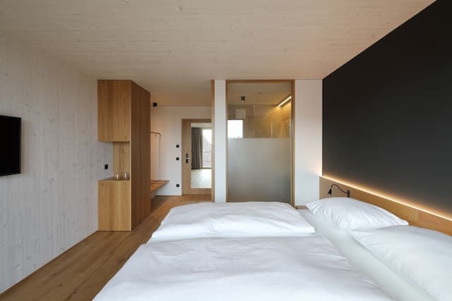 2nd Home Hotel-Classic Room-1