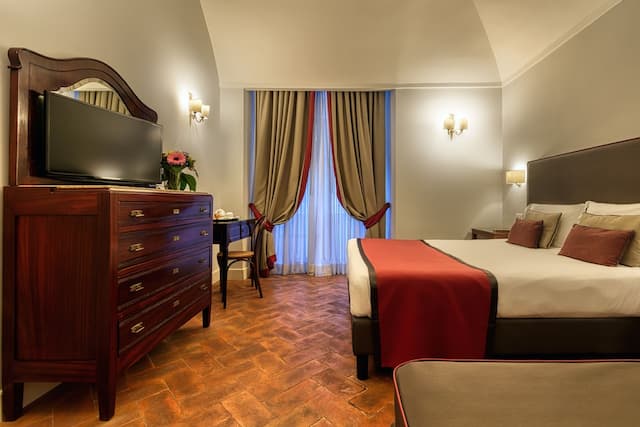 Decumani Hotel De Charme-Comfort Triple Room-2