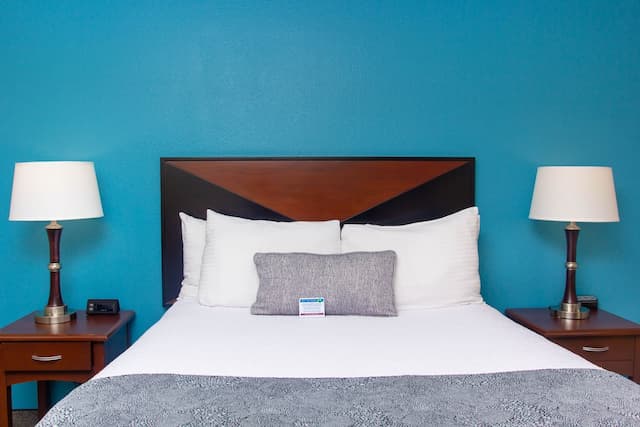 The Belltown Inn-Queen Guestroom-5