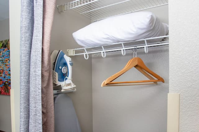 The Belltown Inn-Petite Queen Guestroom-9