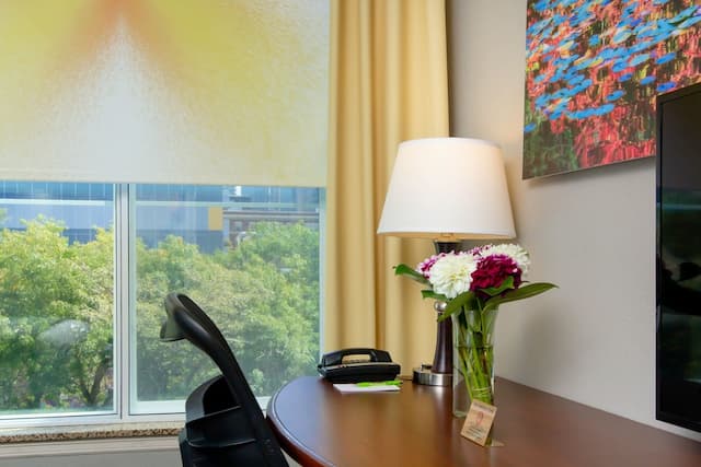 The Belltown Inn-Petite Queen Guestroom-19