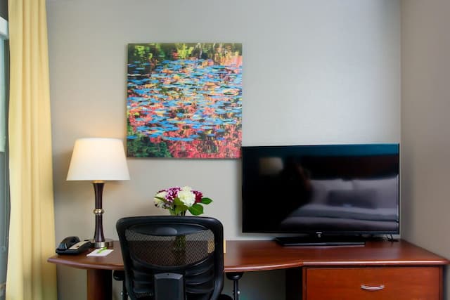 The Belltown Inn-Petite Queen Guestroom-8