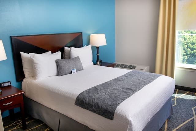 The Belltown Inn-Queen Guestroom-4