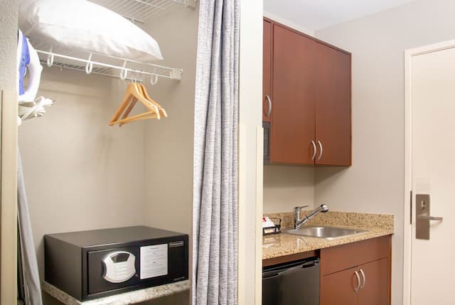 The Belltown Inn-Queen Guestroom-18