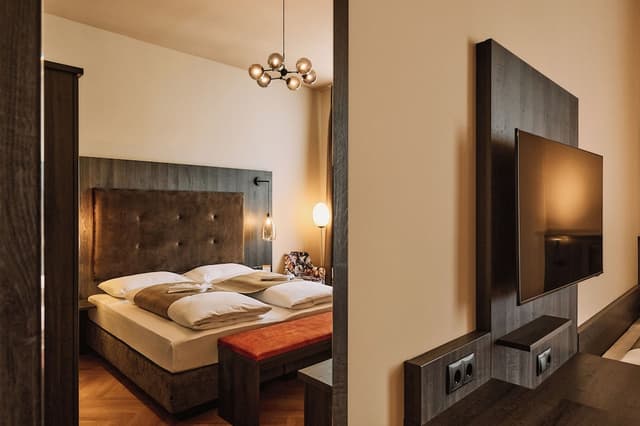 Urban Rooms Rathaus - Self Check-In-Superior Family Room-1