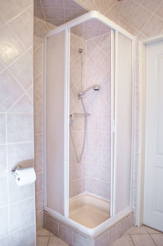 Pension City Center-Twin ensuite room (1 to 2 beds)-9