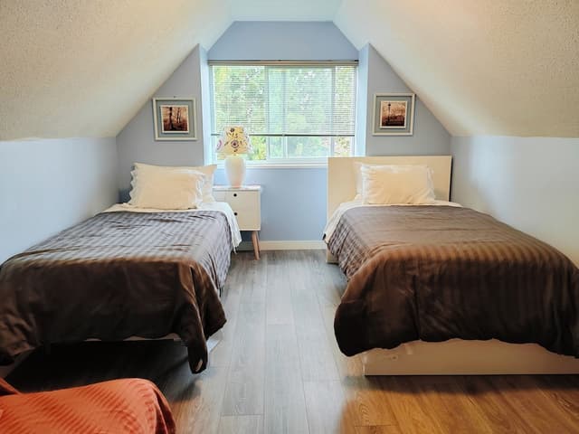 Better Bed House-Comfort 2 single bed non smoking, shared bathroom (Only Accepting Guests Aged 10 and Above)-1