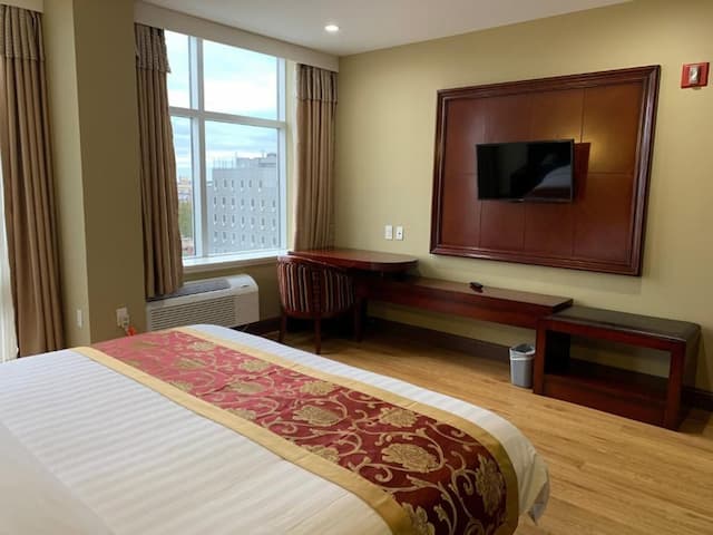 Queens Hotel-Premium Room, 1 King Bed, Non Smoking-4