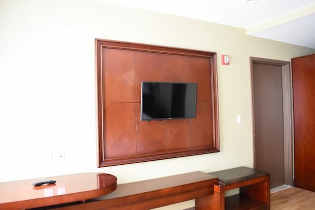 Queens Hotel-Comfort Room, 1 King Bed, Non Smoking-6