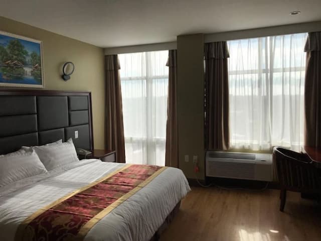 Queens Hotel-Comfort Room, 1 King Bed, Non Smoking-5