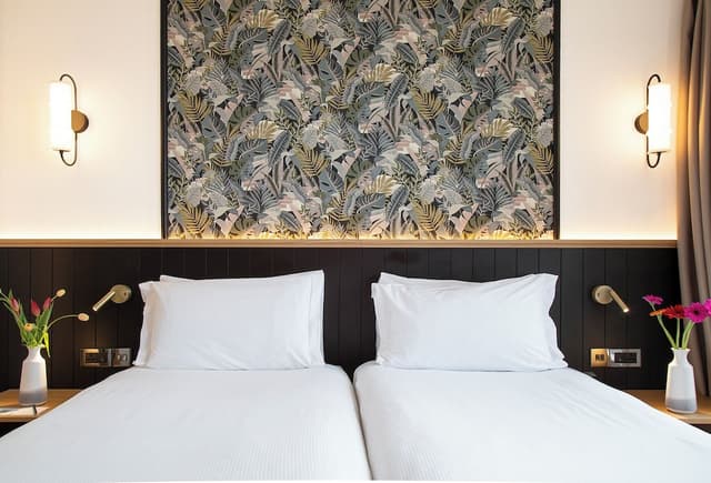 H10 London Waterloo-Classic Superior single use-2