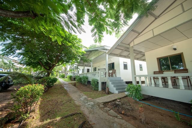 Bay Beach Resort-Deluxe Bungalow-15