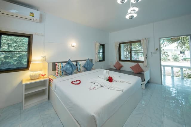 Bay Beach Resort-Deluxe Bungalow-10