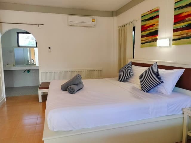 Bay Beach Resort-Deluxe Bungalow-7