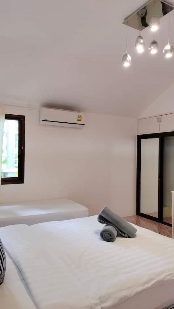 Bay Beach Resort-Deluxe Bungalow-9