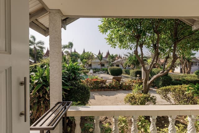 Bay Beach Resort-Deluxe Bungalow-11