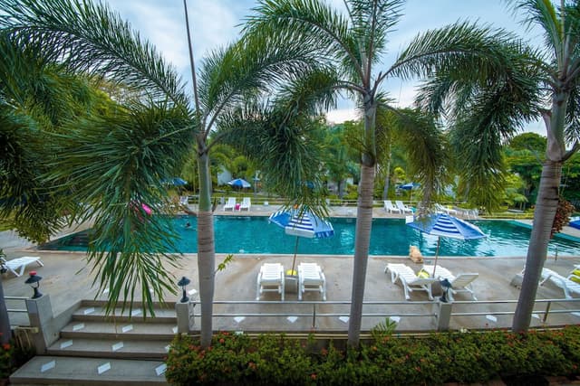 Bay Beach Resort-Deluxe Double or Twin Room, Pool View-6
