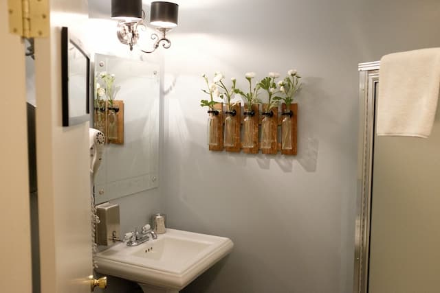 Ballard Inn-Standard Room, 1 Full Bed, Shared Bathroom-5