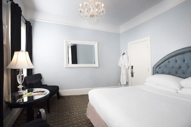 Ballard Inn-Standard Room, 1 King Bed, Shared Bathroom-3