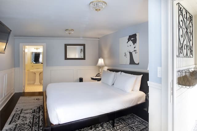 Ballard Inn-Deluxe Room, 1 King Bed-4