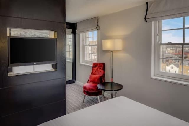 Hampton Inn & Suites Houston Medical Center NRG Park-King Studio w/ Sofa Bed-1