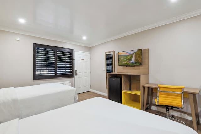 Hotel H-Wood-Standard Double Room, 2 Double Beds-3