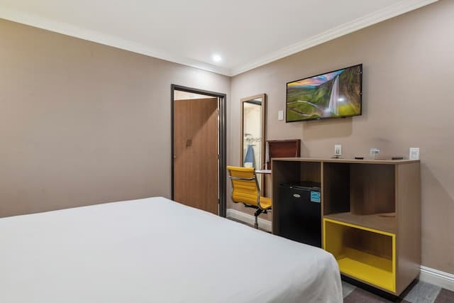 Hotel H-Wood-Standard Room, 1 King Bed-3