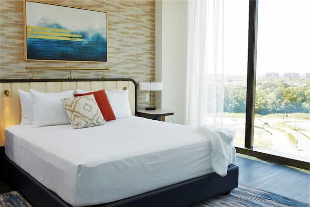 Hyatt Regency JFK Airport at Resorts World New York-Room, 1 King Bed with Sofa bed, City View-4