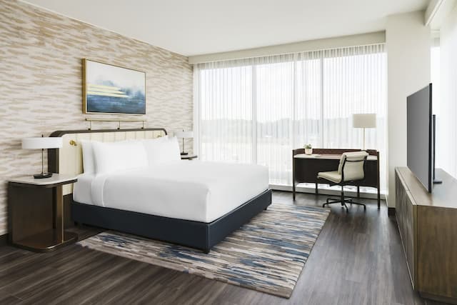 Hyatt Regency JFK Airport at Resorts World New York-Suite, 1 King Bed (Regency)-1