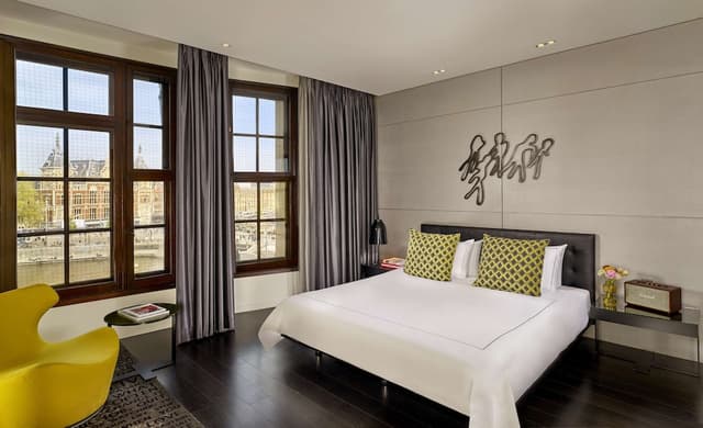 art'otel Amsterdam powered by Radisson Hotels-客房, 1 张特大床 (Art Canal View)-8