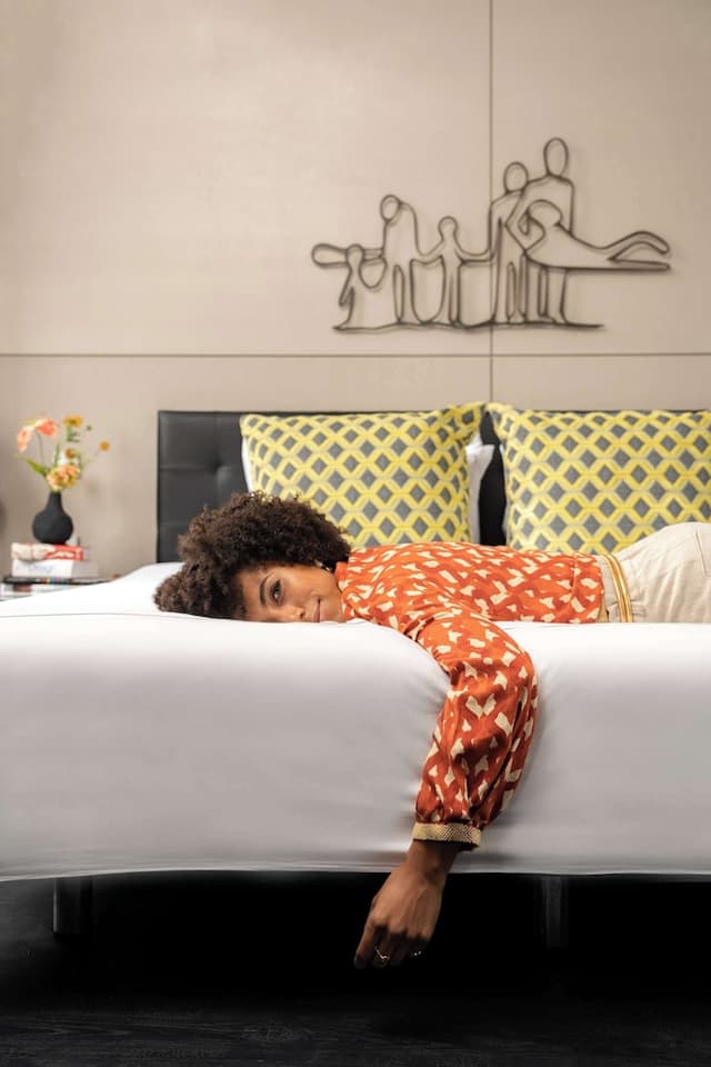 art'otel Amsterdam powered by Radisson Hotels-客房, 1 张特大床 (Art Plus)-8