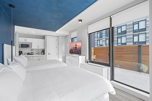 Global Luxury Suites at The Arches-Deluxe Double Room, 2 Queen Beds, Balcony-7