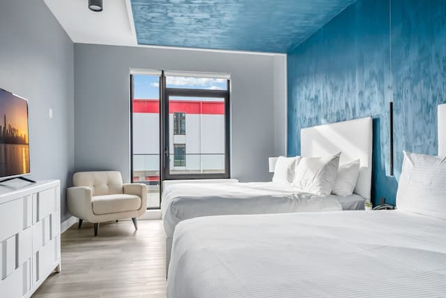 Global Luxury Suites at The Arches-Deluxe Double Room, 2 Queen Beds-3