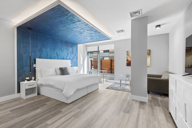 Global Luxury Suites at The Arches-Luxury Studio Suite, 1 King Bed-1