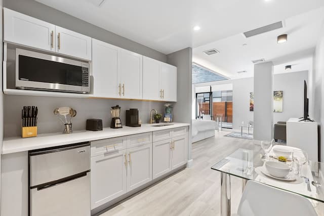 Global Luxury Suites at The Arches-Luxury Studio Suite, 1 King Bed-6