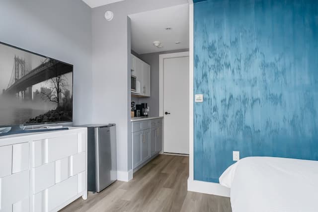 Global Luxury Suites at The Arches-Deluxe Studio Suite, 1 Queen Bed, Balcony-6